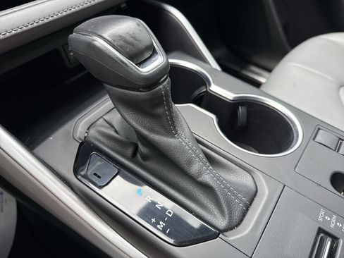 Used 2023 Toyota Highlander XLE image 22