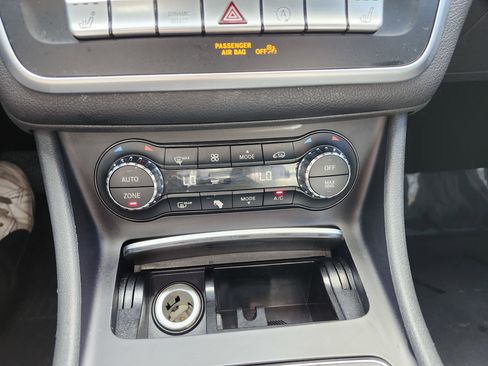 Used 2019 Mercedes-Benz CLA 250 4MATIC image 37