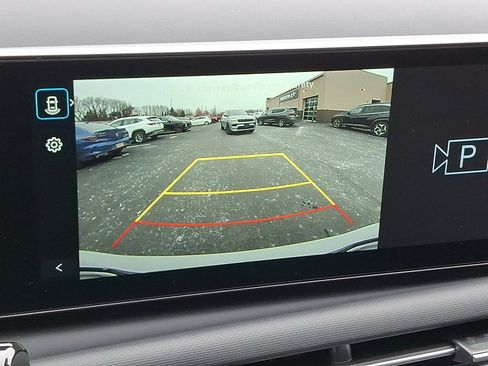 Used 2025 Hyundai Tucson SE image 17