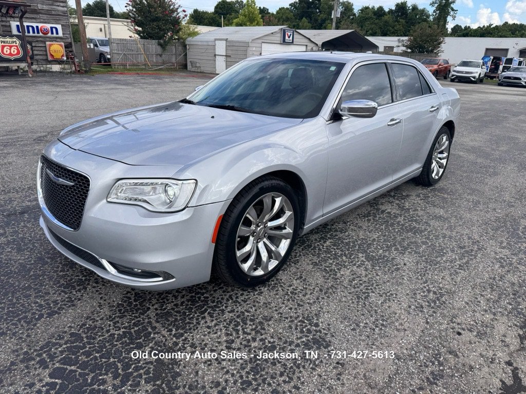 Used 2020 Chrysler 300 Limited RWD image 2