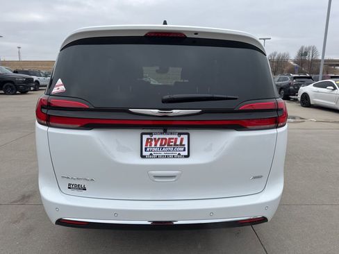 New 2026 Chrysler Pacifica Select AWD/4WD image 32