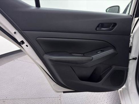 Used 2025 Nissan Altima 2.5 SV FWD image 12