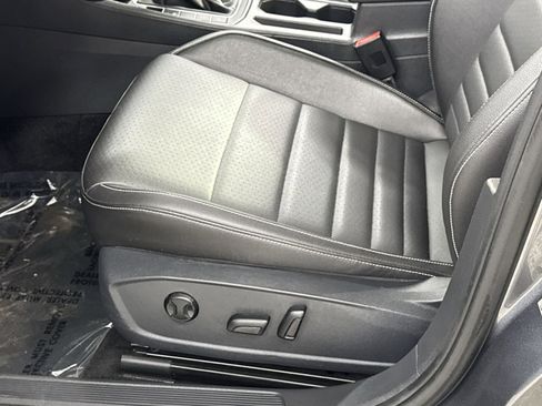 Used 2024 Volkswagen Jetta SE image 18