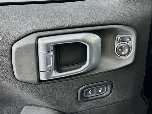 Used 2022 Jeep Wrangler Unlimited Rubicon 4xe w/ Cold Weather Group AWD/4WD image 15
