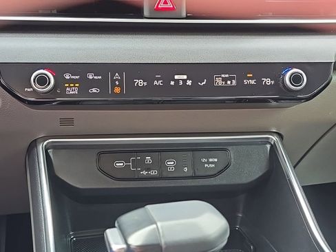 Used 2025 Kia Carnival EX FWD image 20