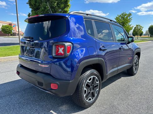 Used 2017 Jeep Renegade Trailhawk w/ Popular Equipment Group AWD/4WD image 7