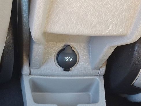 Used 2017 Ford Fiesta Titanium image 11