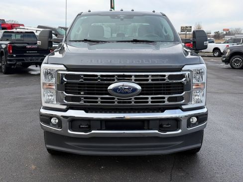 Used 2025 Ford F350 XLT image 3