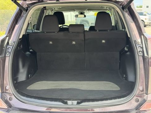 Used 2018 Toyota RAV4 XLE FWD image 15