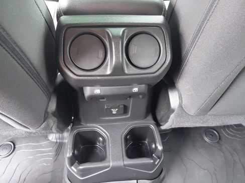 Used 2022 Jeep Wrangler Unlimited Sahara w/ LED Lighting Group AWD/4WD image 11