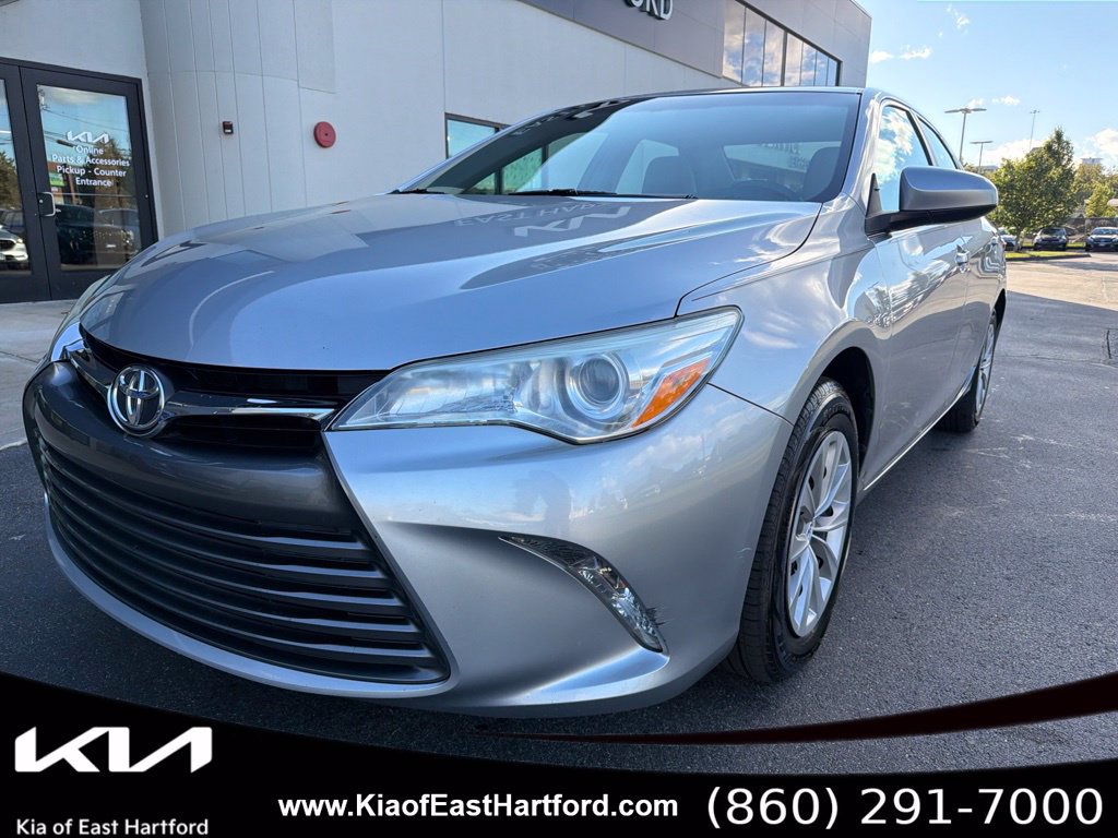Used 2017 Toyota Camry LE FWD image 3