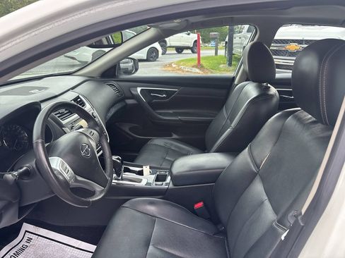 Used 2016 Nissan Altima 2.5 SL w/ 2.5 Technology w/LED Package FWD image 12