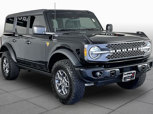 Used 2025 Ford Bronco Badlands AWD/4WD image 3