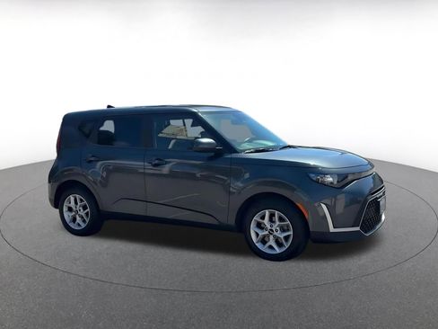 Used 2025 Kia Soul LX w/ LX Technology Package image 2