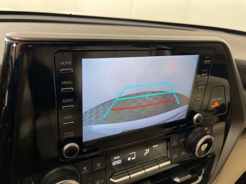 Used 2021 Toyota Highlander XLE image 34