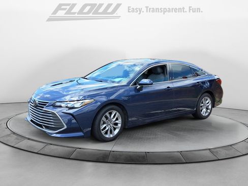 Used 2019 Toyota Avalon XLE w/ Moonroof Package FWD image 4