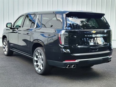 New 2025 Chevrolet Suburban High Country image 5