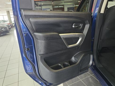 Used 2019 Nissan Titan SV AWD/4WD image 9