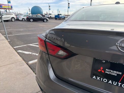 Used 2024 Nissan Altima 2.5 SV image 8