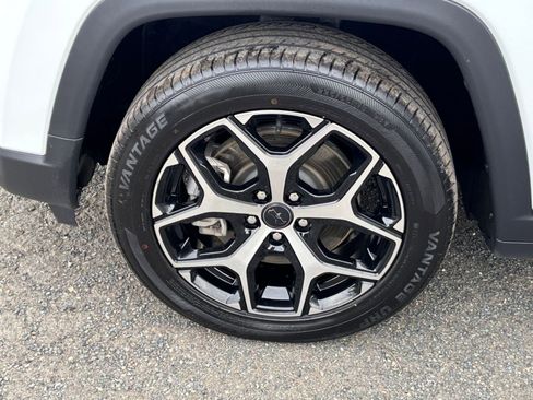 Used 2025 Jeep Compass Limited image 31