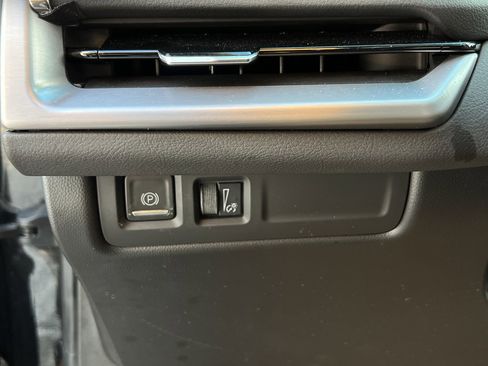 Used 2024 Cadillac XT4 Premium Luxury image 14