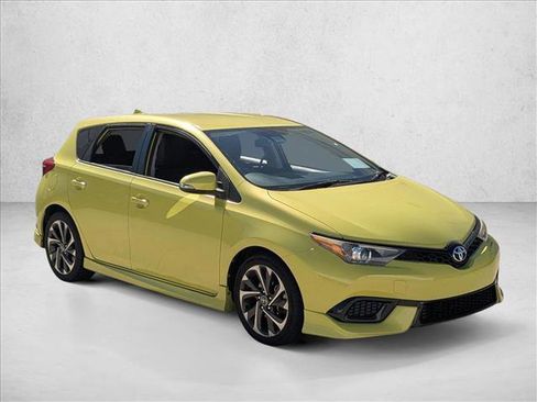 Used 2017 Toyota Corolla iM image 2