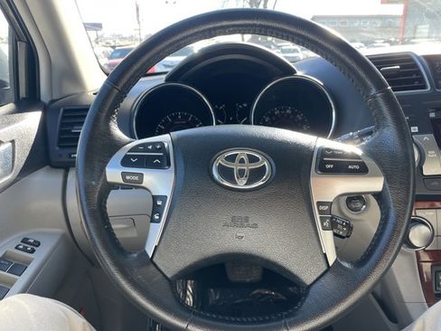 Used 2012 Toyota Highlander Limited w/ Tow Pkg AWD/4WD image 15