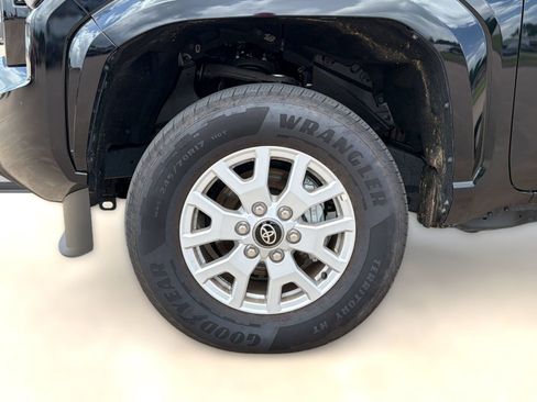 Used 2025 Toyota Tacoma SR5 AWD/4WD image 12