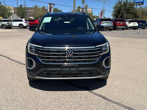 Used 2024 Volkswagen Atlas SE w/ Black Wheel Package image 2