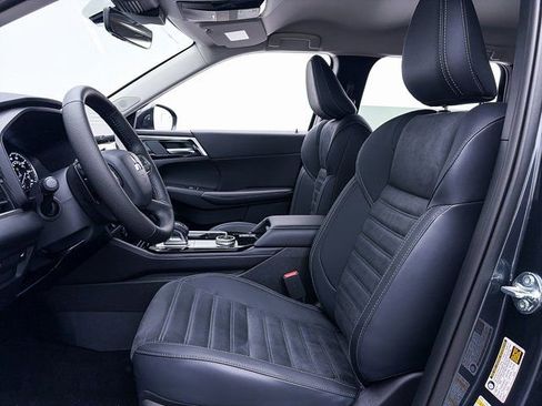 New 2026 Mitsubishi Outlander SE image 10