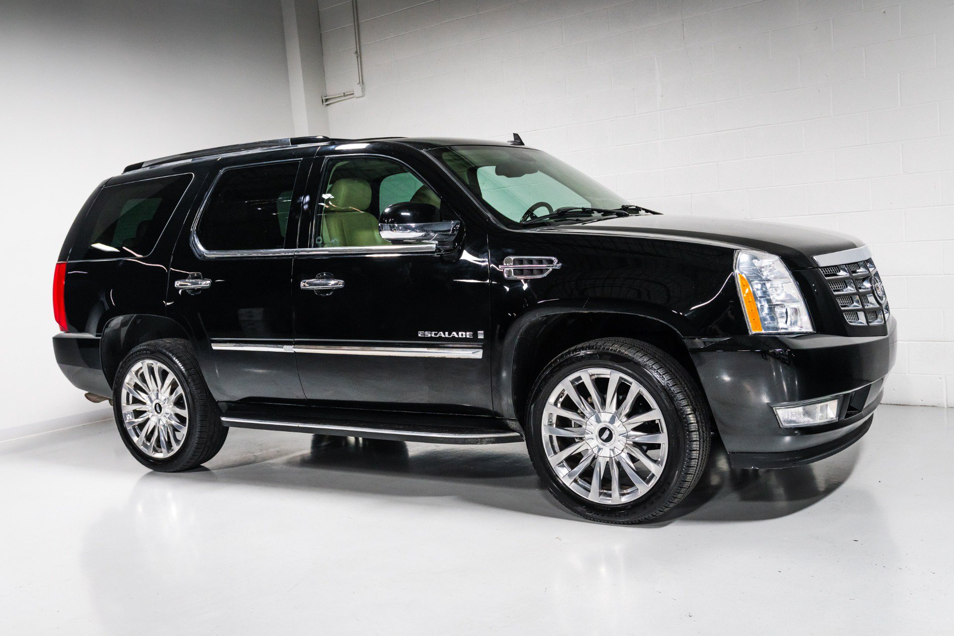 Used 2007 Cadillac Escalade AWD image 1