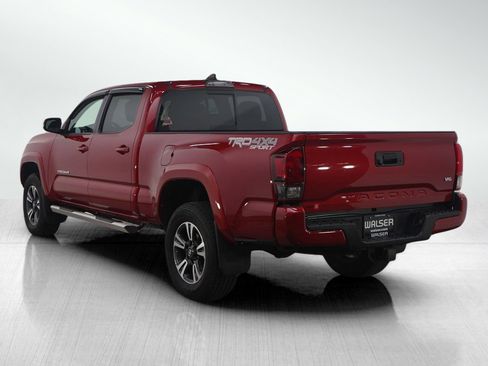 Used 2018 Toyota Tacoma TRD Sport image 3