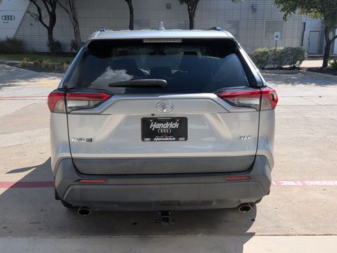Used 2021 Toyota RAV4 XLE FWD image 9