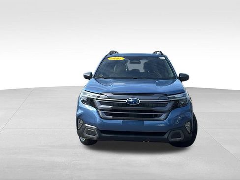 Used 2025 Subaru Forester Limited AWD/4WD image 2
