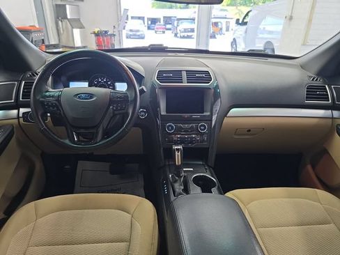 Used 2016 Ford Explorer XLT w/ Equipment Group 201A AWD/4WD image 11