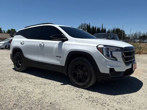 Used 2024 GMC Terrain AT4 w/ Tech Package AWD/4WD image 10