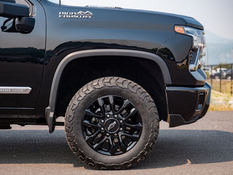 Used 2024 Chevrolet Silverado 3500 High Country w/ Technology Package AWD/4WD image 7