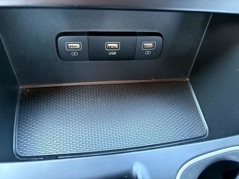 Used 2023 Kia Carnival LX image 19