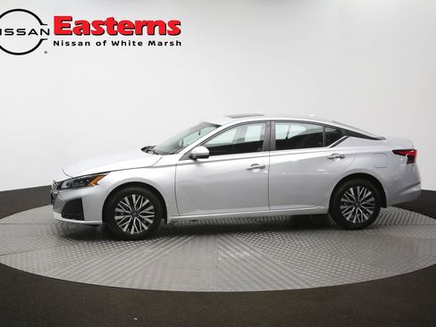 Used 2023 Nissan Altima 2.5 SV w/ SV Premium Package AWD/4WD image 60