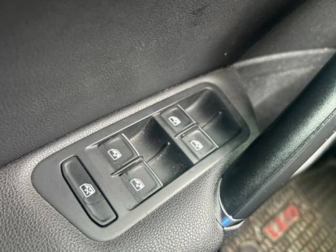 Used 2017 Volkswagen GTI SE FWD image 20