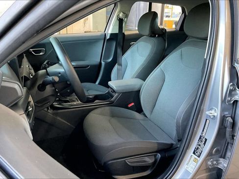 Used 2025 Kia K4 FWD image 3