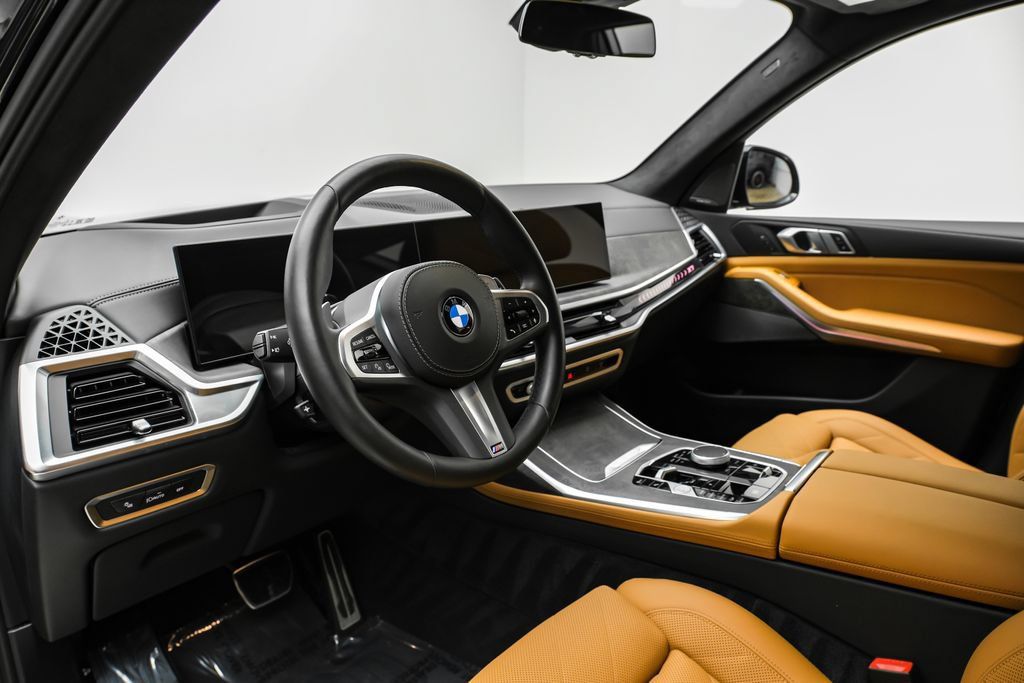 Used 2025 BMW X7 xDrive40i w/ M Sport Package AWD/4WD image 8