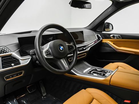 Used 2025 BMW X7 xDrive40i w/ M Sport Package AWD/4WD image 8