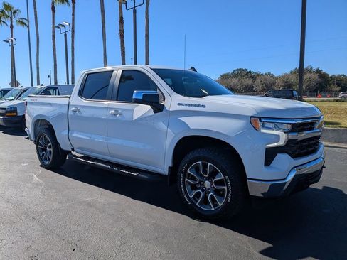 Used 2022 Chevrolet Silverado 1500 LT image 2