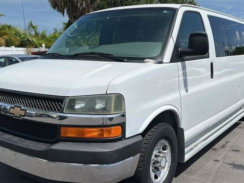 Used 2007 Chevrolet Express 3500 Extended Passenger w/ LT Preferred Equipment Group RWD image 2
