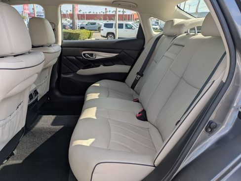 Used 2018 INFINITI Q70 L 3.7 image 19