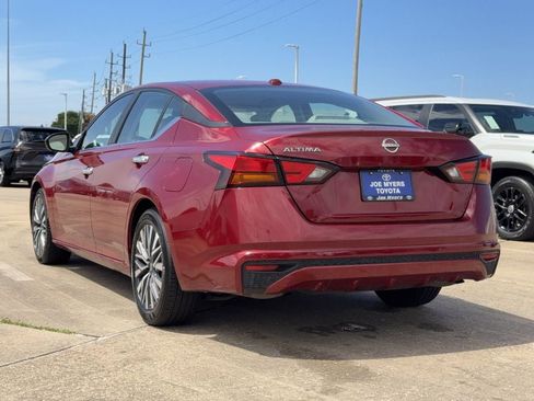 Used 2025 Nissan Altima 2.5 SV FWD image 7