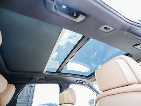 Certified 2023 Porsche Cayenne Platinum Edition image 29