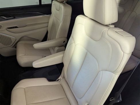 Certified 2022 Jeep Grand Cherokee L Limited w/ Luxury Tech Group II image 14