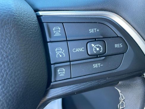 Used 2023 Jeep Grand Cherokee L Laredo image 15